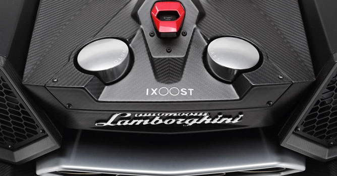 ESAVOX Copriscarico Originale Aventador Lamborghini™
