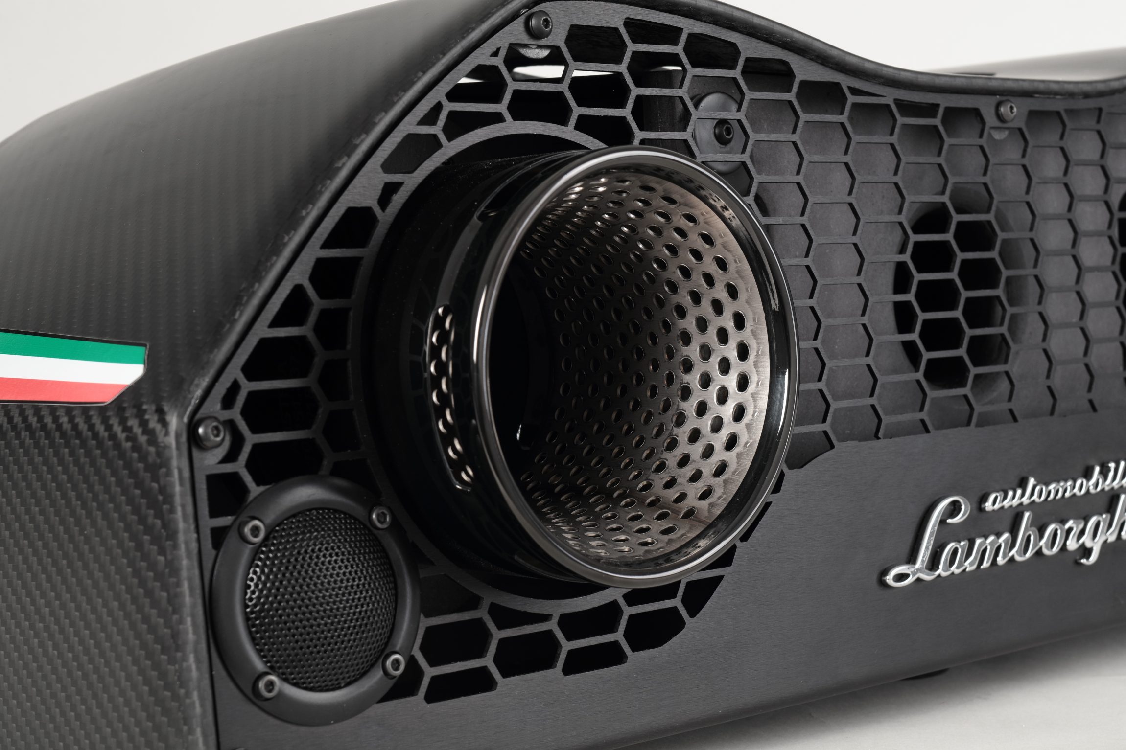 iXOOST AVALÁN impianti stereo di design Lamborghini™