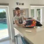 Trasformare un casco originale in uno speaker hi-fi per il pilota Romain Grosjean